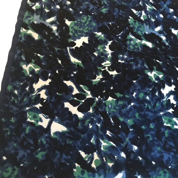 Gap Ladies Top - Picture 2 of 3